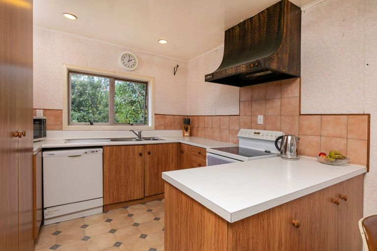 Photo of property in 11 Kingdale Road, Henderson, Auckland, 0610