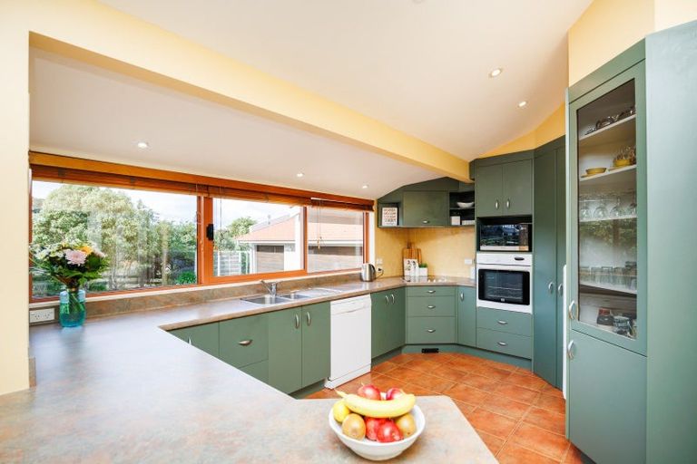 Photo of property in 25 Schnell Drive, Kelvin Grove, Palmerston North, 4414