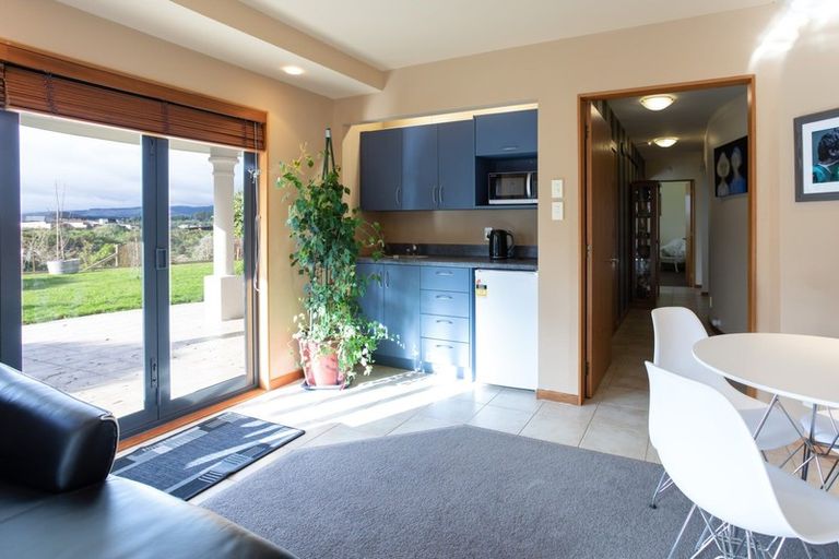 Photo of property in 33 Ruapehu Drive, Fitzherbert, Palmerston North, 4410