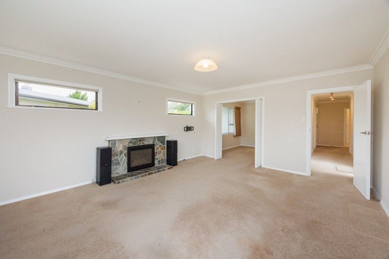 Photo of property in 12 Athlone Place, Hokowhitu, Palmerston North, 4410