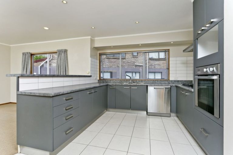 Photo of property in 6 Chedworth Drive, Glenfield, Auckland, 0629