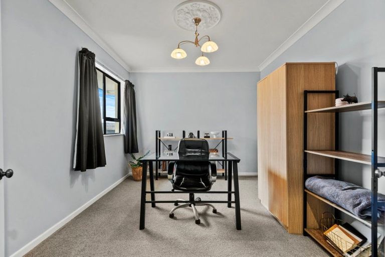 Photo of property in 41 Royal Oak Drive, Kelvin Grove, Palmerston North, 4414