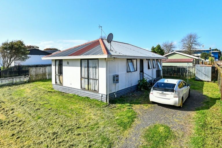 Photo of property in 1/3 Barneys Farm Road, Clendon Park, Auckland, 2103