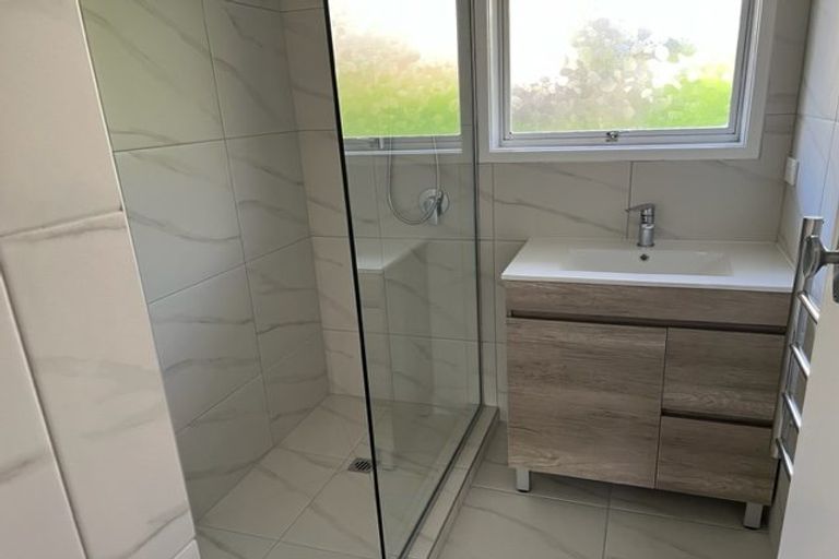 Photo of property in 3/53 Onewa Road, Northcote, Auckland, 0627