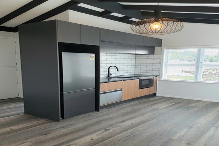 Photo of property in 1/21 Tiri Tiri Road, Birkdale, Auckland, 0626