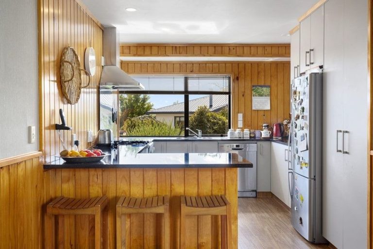 Photo of property in 8 Astelia Way, Waipahihi, Taupo, 3330