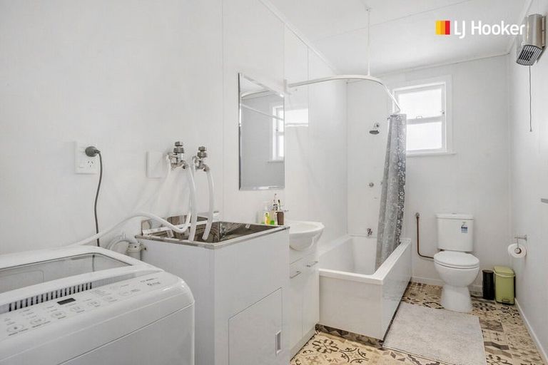 Photo of property in 23 Royal Crescent, Saint Kilda, Dunedin, 9012