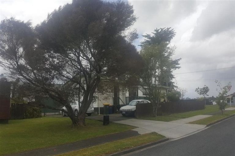 Photo of property in 1 Posa Avenue, Henderson, Auckland, 0612