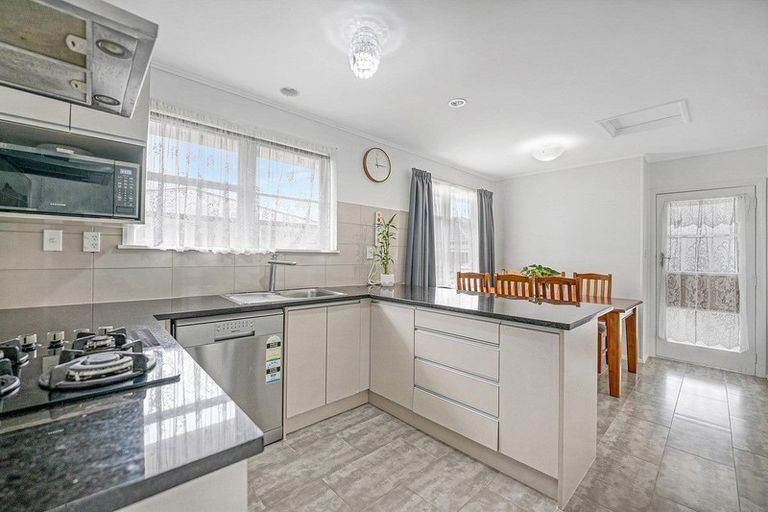 Photo of property in 25 Mcannalley Street, Manurewa East, Auckland, 2102