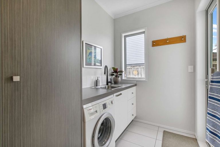 Photo of property in 1b Evans Road, Papamoa Beach, Papamoa, 3118