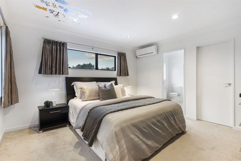 Photo of property in 31 Trotting Terrace, Fairview Heights, Auckland, 0632