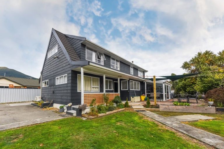 Photo of property in 14a Huia Street, Waikawa, Picton, 7220