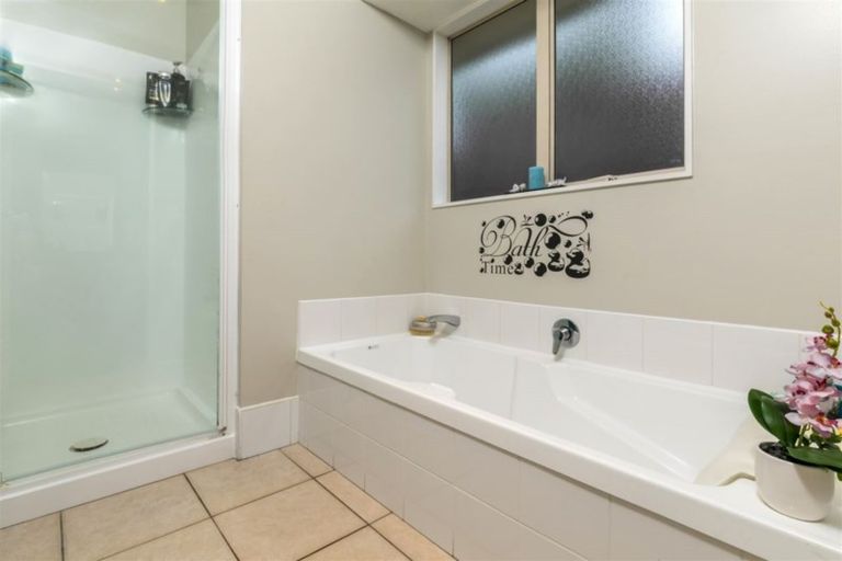Photo of property in 78 Kingdale Road, Henderson, Auckland, 0610
