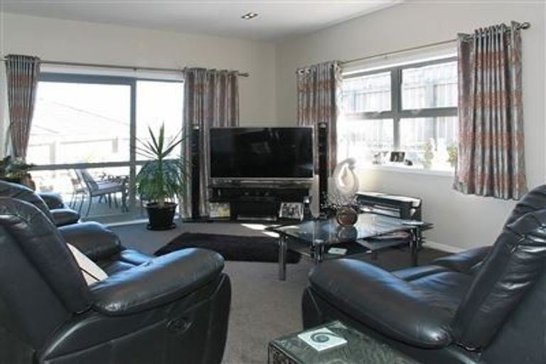 Photo of property in 4 Kaimai Place, Aotea, Porirua, 5024