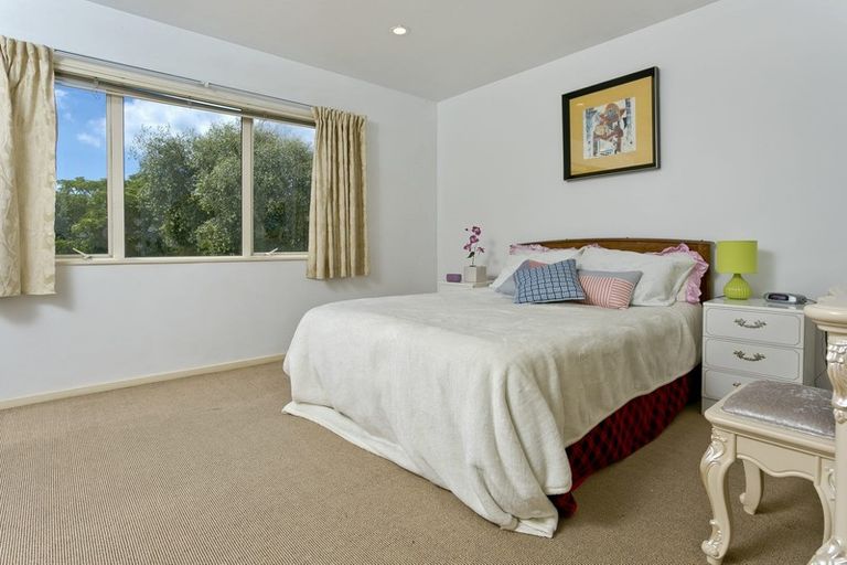 Photo of property in 3/31 Fields Parade, Oteha, Auckland, 0632