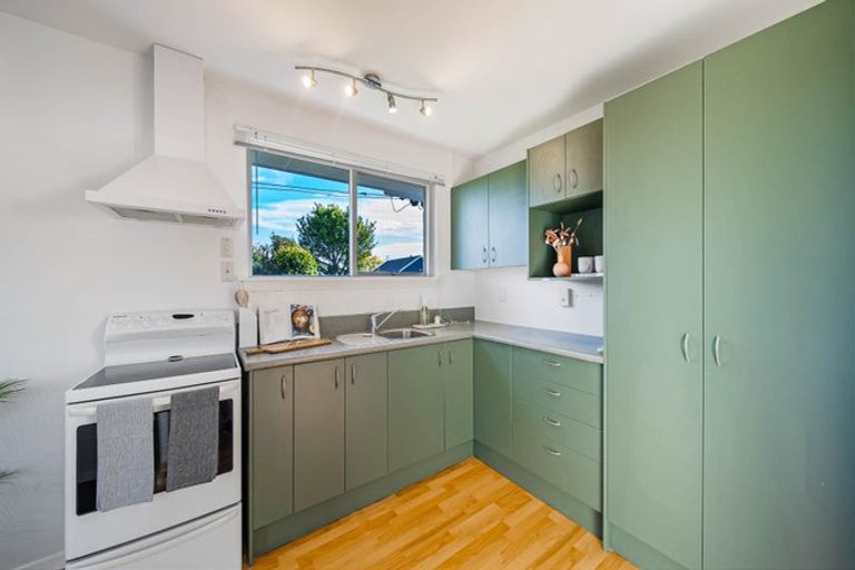 Photo of property in 64 Farquhars Road, Redwood, Christchurch, 8051