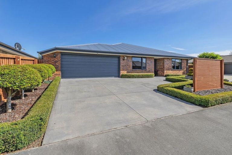 Photo of property in 16 Globe Bay Drive, Templeton, Christchurch, 8042