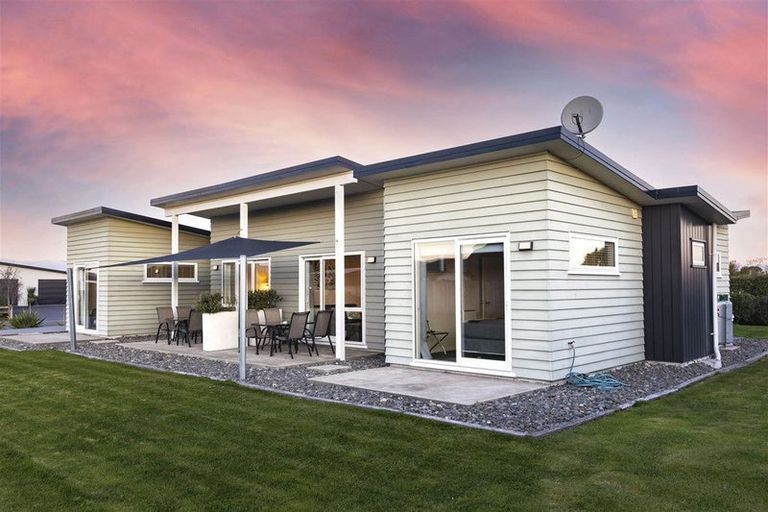 Photo of property in 1 Pemberton Drive, Amberley, 7410