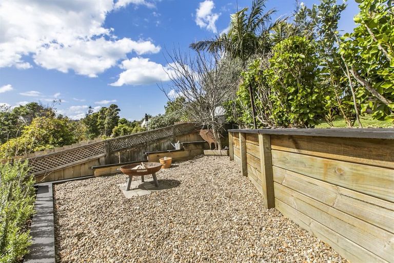 Photo of property in 31 Stillwater Crescent, Stillwater, Silverdale, 0993