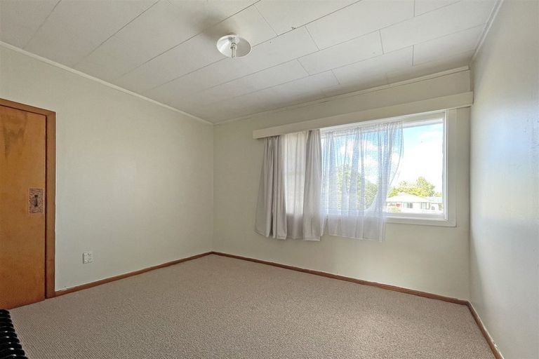 Photo of property in 75 Larnoch Road, Henderson, Auckland, 0610
