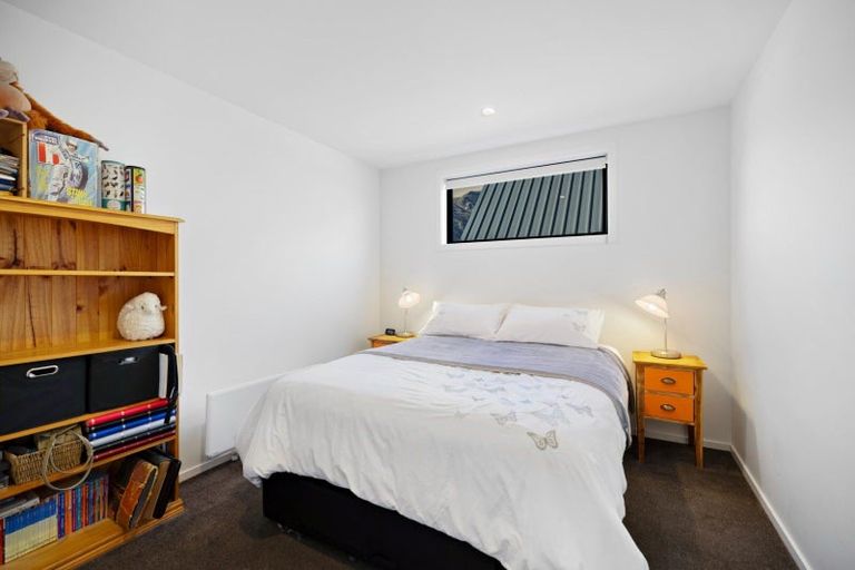 Photo of property in 2 Huxley Place, Lake Hayes, Queenstown, 9304