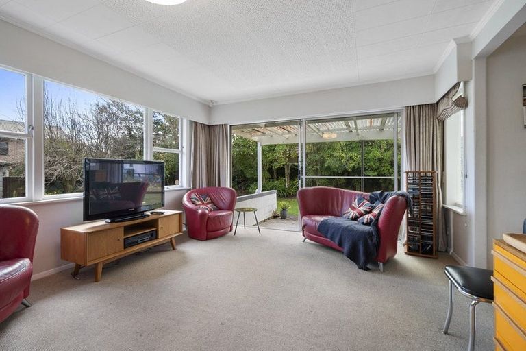 Photo of property in 9 Athlone Place, Hokowhitu, Palmerston North, 4410