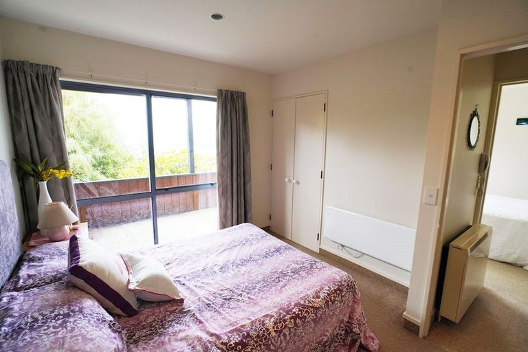 Photo of property in 35a Wynyard Crescent, Fernhill, Queenstown, 9300