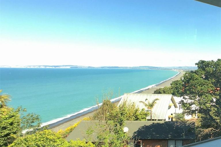 Photo of property in 12 Elizabeth Road, Bluff Hill, Napier, 4110