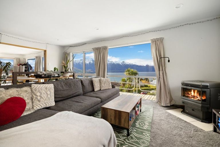 Photo of property in 32 Avalon Crescent, Fernhill, Queenstown, 9300
