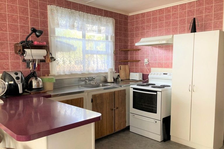 Photo of property in 19 Raleigh Street, Waitara, 4320