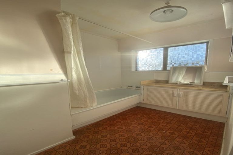 Photo of property in 1/533 Beach Road, Murrays Bay, Auckland, 0630