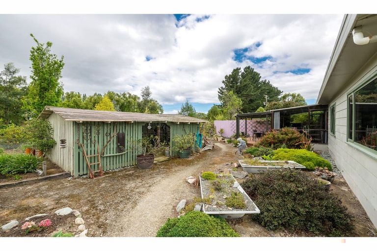 Photo of property in 92 Timaru Road, Waimate, 7924