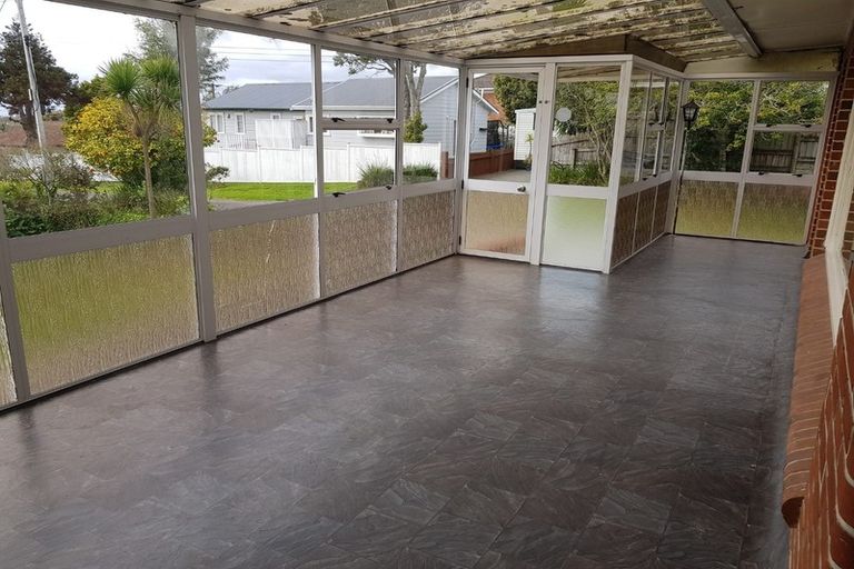 Photo of property in 23 Evans Road, Glen Eden, Auckland, 0602