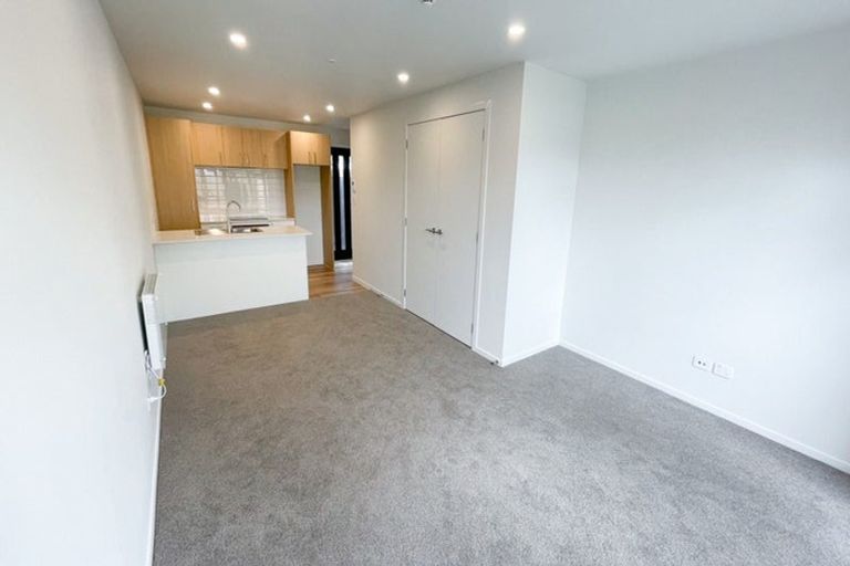 Photo of property in 8/2 Stokes Avenue, Te Atatu Peninsula, Auckland, 0610