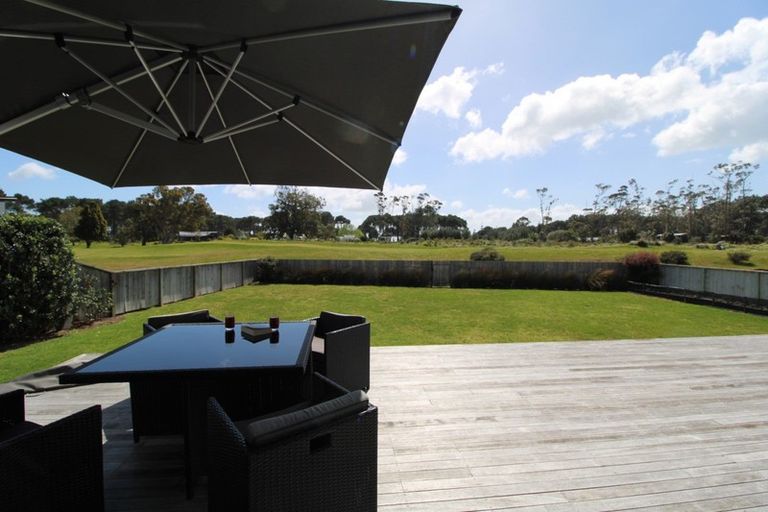 Photo of property in 136 Kelly Jade Avenue, Matarangi, Whitianga, 3592