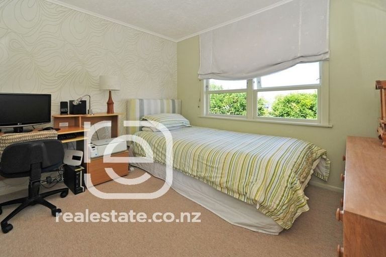Photo of property in 124 Gossamer Drive, Pakuranga Heights, Auckland, 2010
