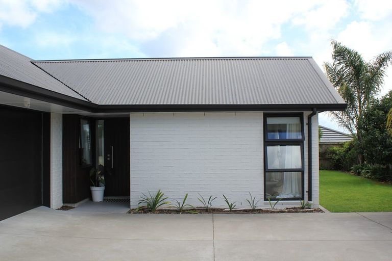Photo of property in 18 Charlotte Drive, Omokoroa, 3114