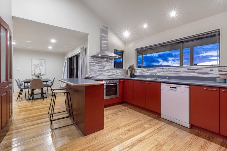 Photo of property in 30 Kinloch Place, Papakowhai, Porirua, 5024