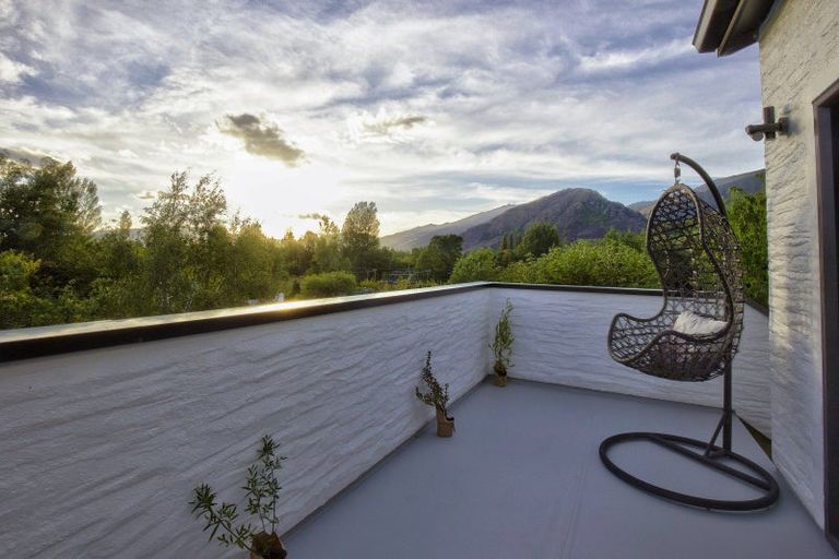 Photo of property in 71 Cotter Avenue, Arrowtown, 9302