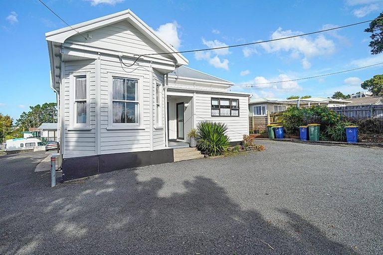Photo of property in 40 West Coast Road, Glen Eden, Auckland, 0602