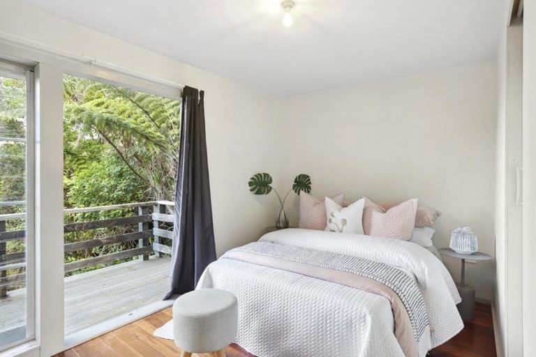 Photo of property in 8 Arapito Road, Titirangi, Auckland, 0604