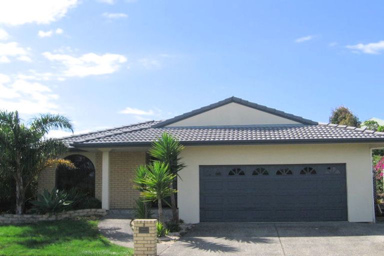 Photo of property in 3/12-20 Northcross Drive, Oteha, Auckland, 0632