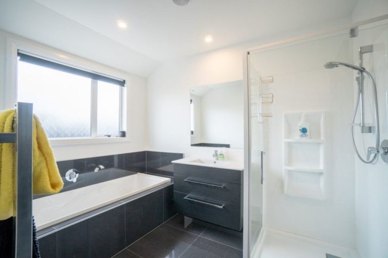 Photo of property in 103 Johnstone Drive, Fitzherbert, Palmerston North, 4410