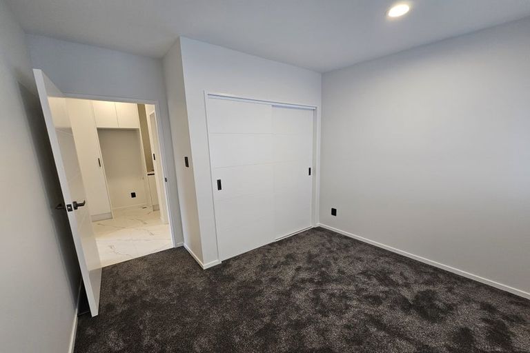 Photo of property in 2a Embling Place, Eastern Beach, Auckland, 2012