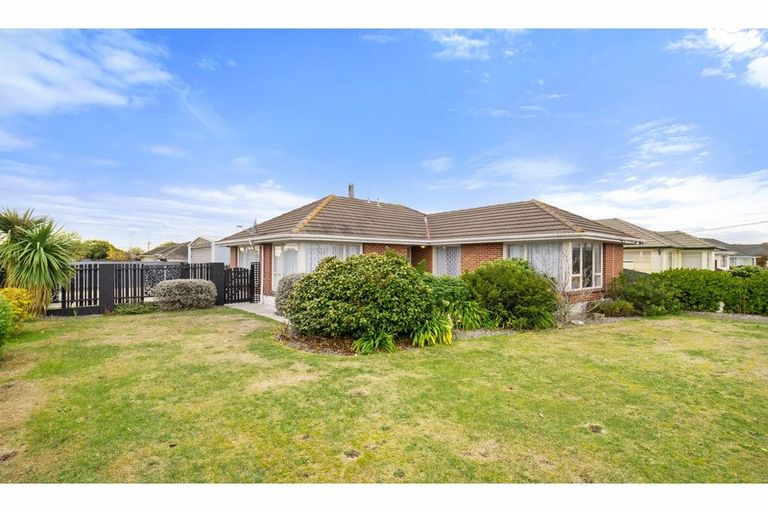 Photo of property in 60 Bournemouth Crescent, Aranui, Christchurch, 8061