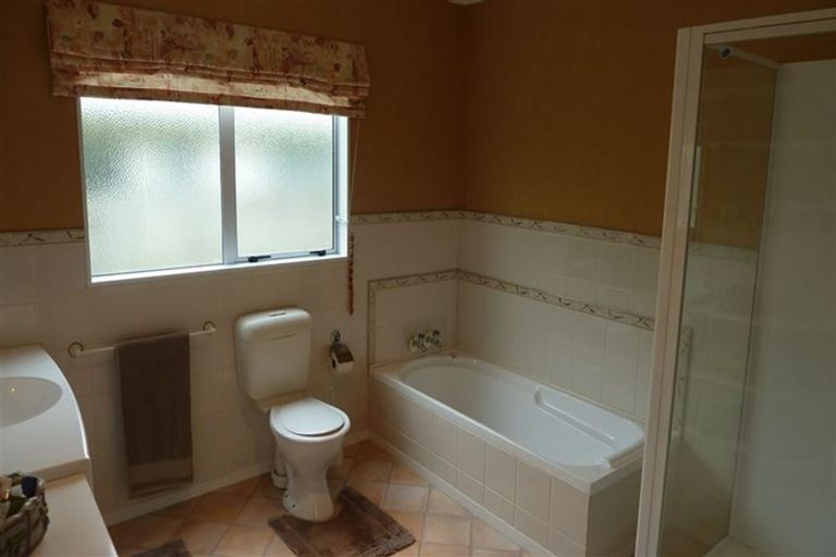 Photo of property in 2 Harris Place, Ngatea, 3503