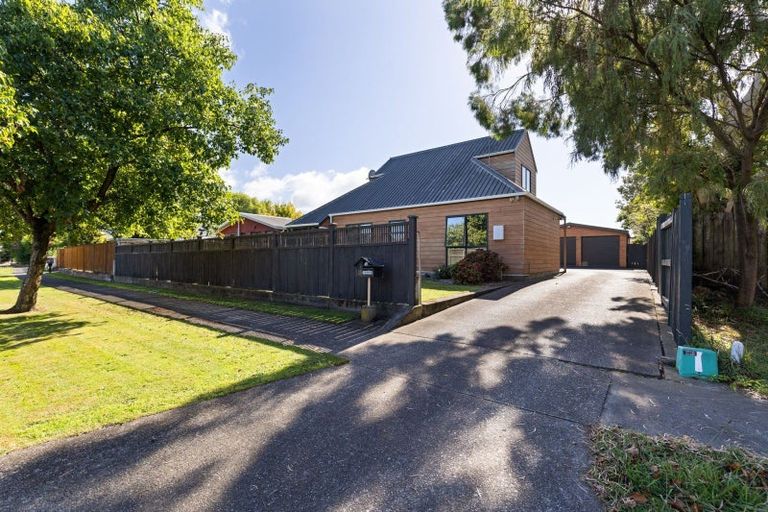 Photo of property in 16 Gladys Place, Kelvin Grove, Palmerston North, 4414