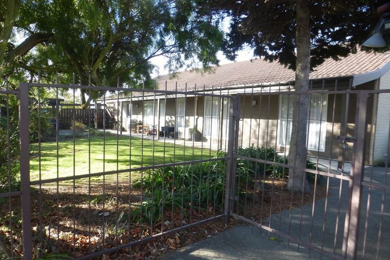 Photo of property in 41 Royal Park Drive, Parklands, Christchurch, 8083