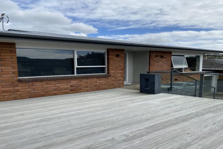 Photo of property in 2/97 Moore Street, Hillcrest, Auckland, 0627