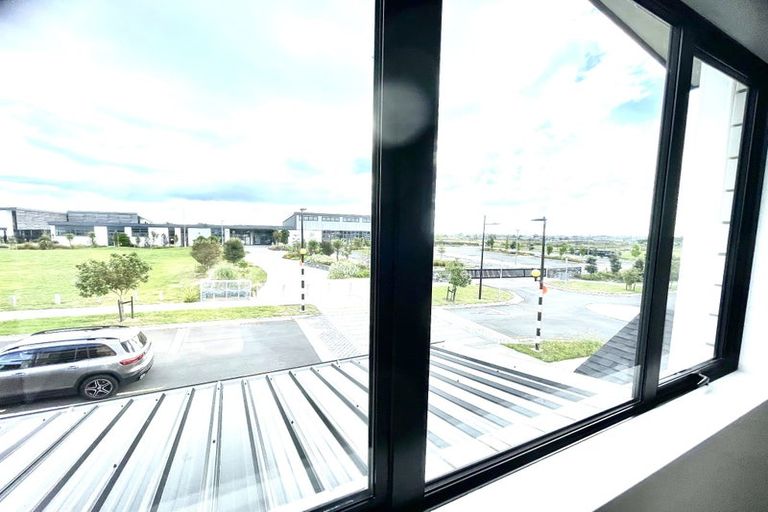 Photo of property in 18 Rorotu Avenue, Karaka, Papakura, 2113